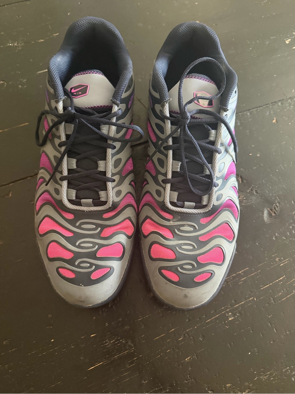 Nike Mens Athletic Sneakers in Gray and Pink